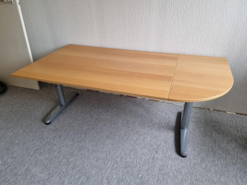 Ikea Galant bureau met metalen onderstel, Huis en Inrichting, Bureaus, Ophalen, Overige typen, 160 cm, Gebruikt