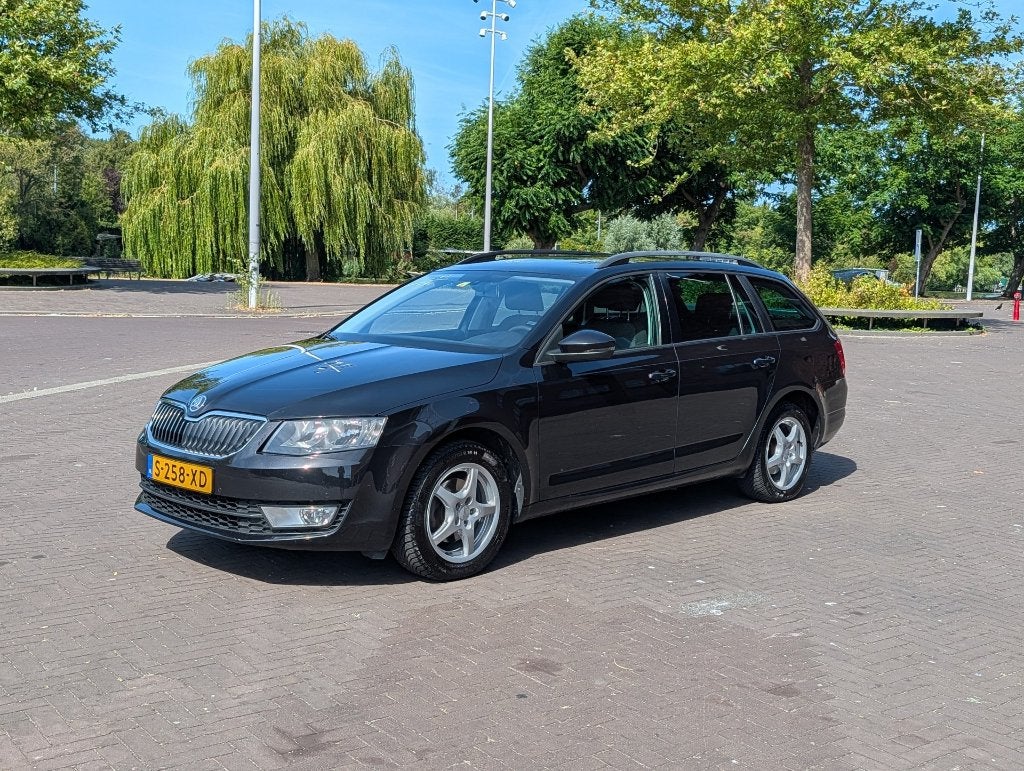 Skoda Octavia Combi 2.0 TDI 4x4 Ambition | 1e eigenaar, 1355 kg, Euro 5, Stof, Zwart