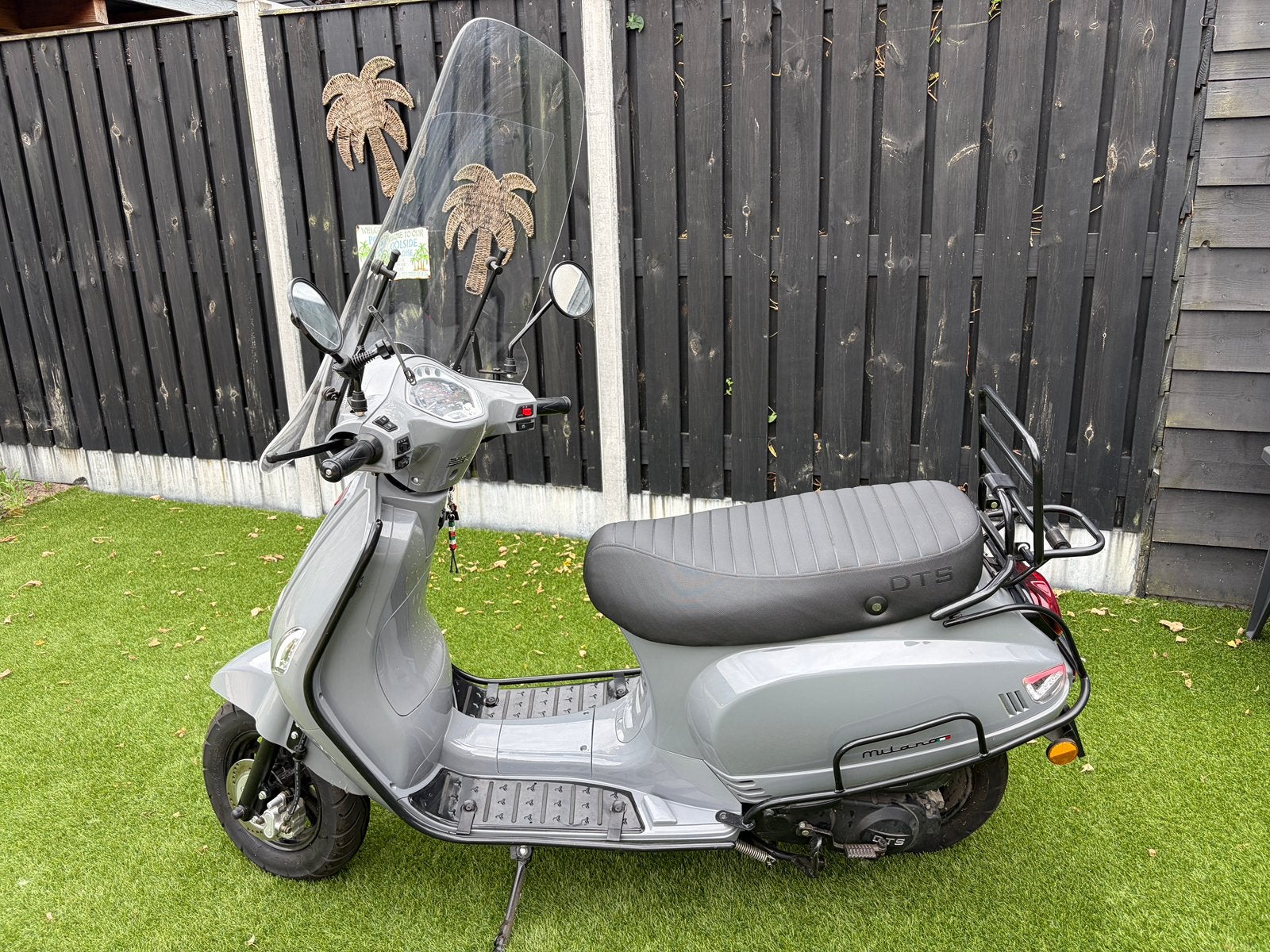 DTS Milano limited editie scooter 2021 grijs ) + 2 helmen, Ophalen, Overige typen, Overige merken