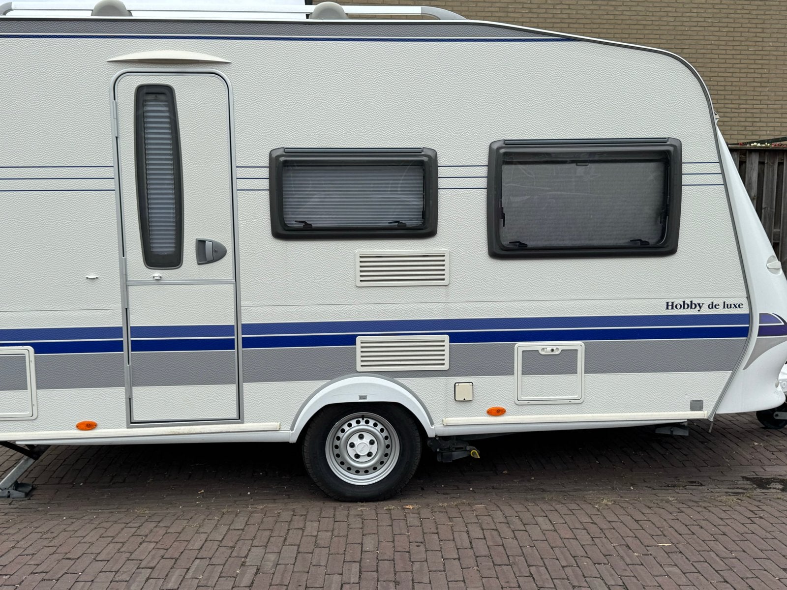 Hobby de Luxe caravan met voortent, luifel en fietsenrek, Vast bed, Rondzit, Hobby, Particulier