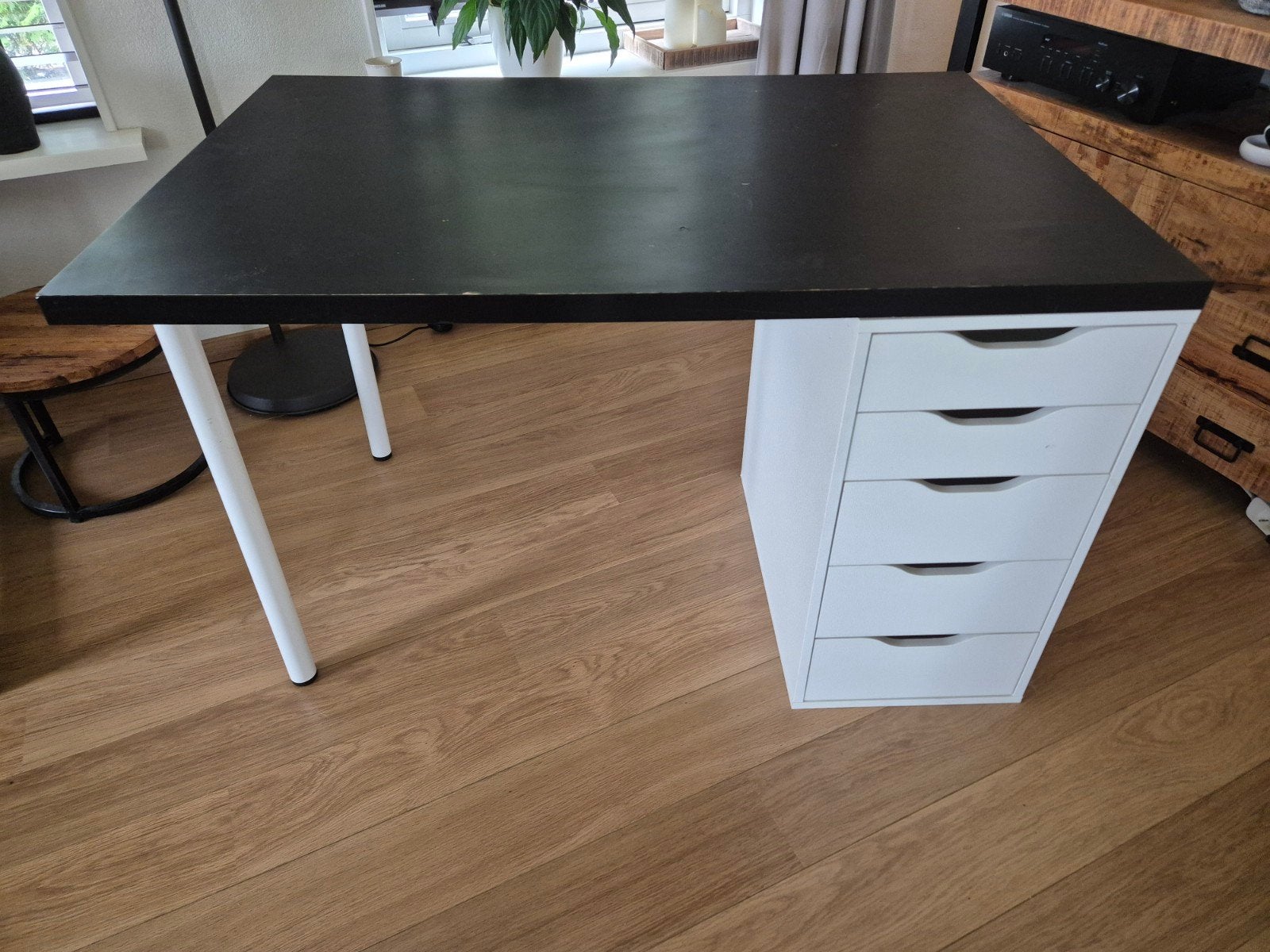 Bureau met lades - Zwart blad, wit onderstel, Ophalen, Gebruikt, 120 cm, IKEA