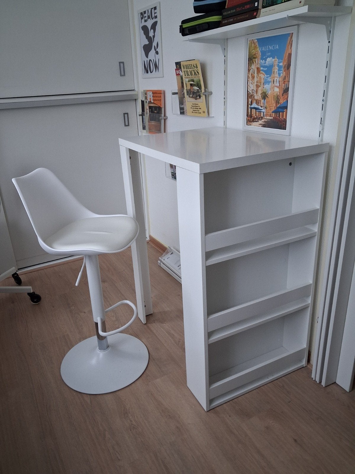 Witte bartafel met opbergruimte en barkruk, Huis en Inrichting, Tafels | Eettafels, Ophalen, Overige materialen, Gebruikt, 50 tot 100 cm
