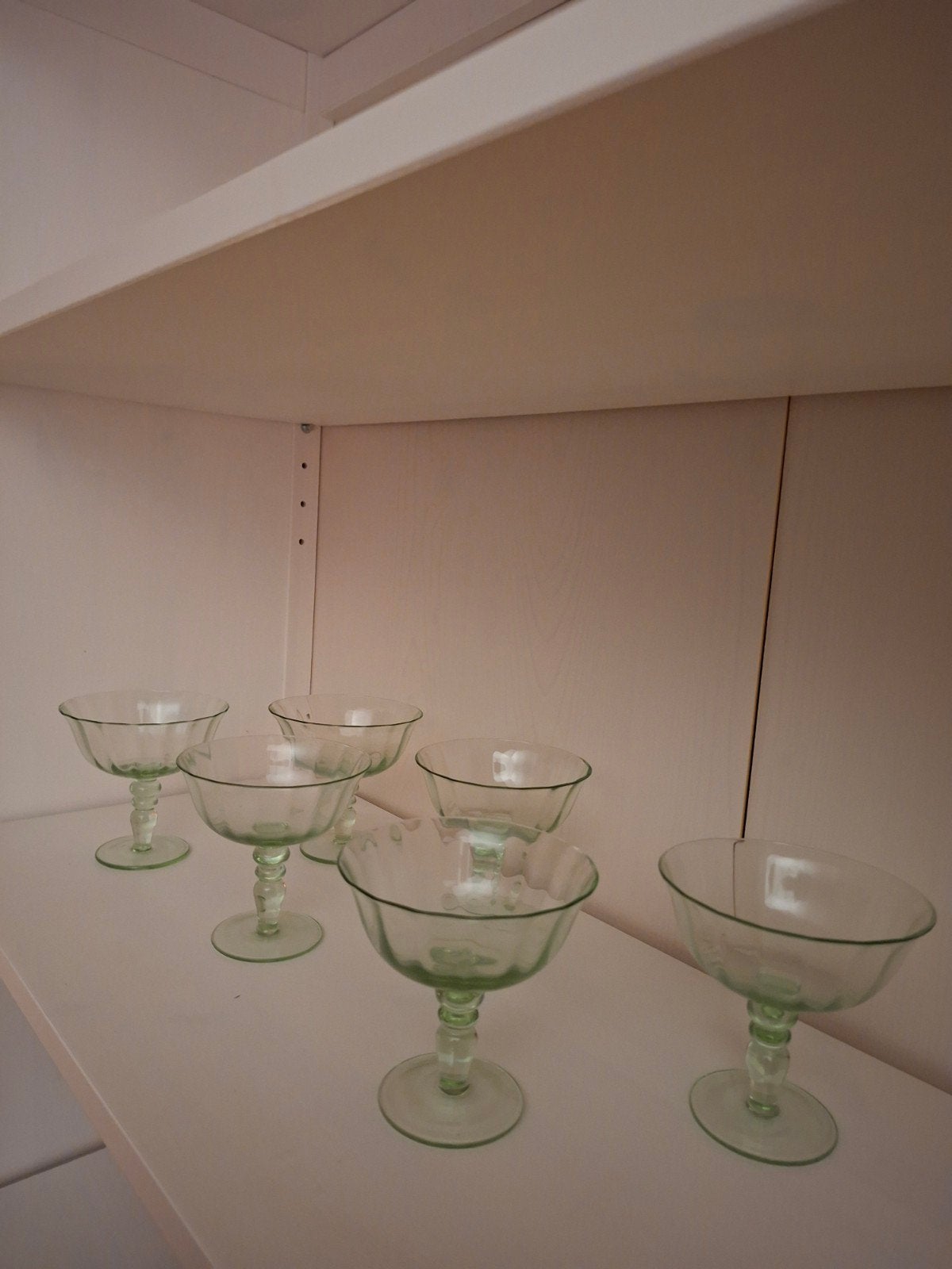 6 Groene Glazen op Voet voor Champagne of Dessert, Ophalen of Verzenden