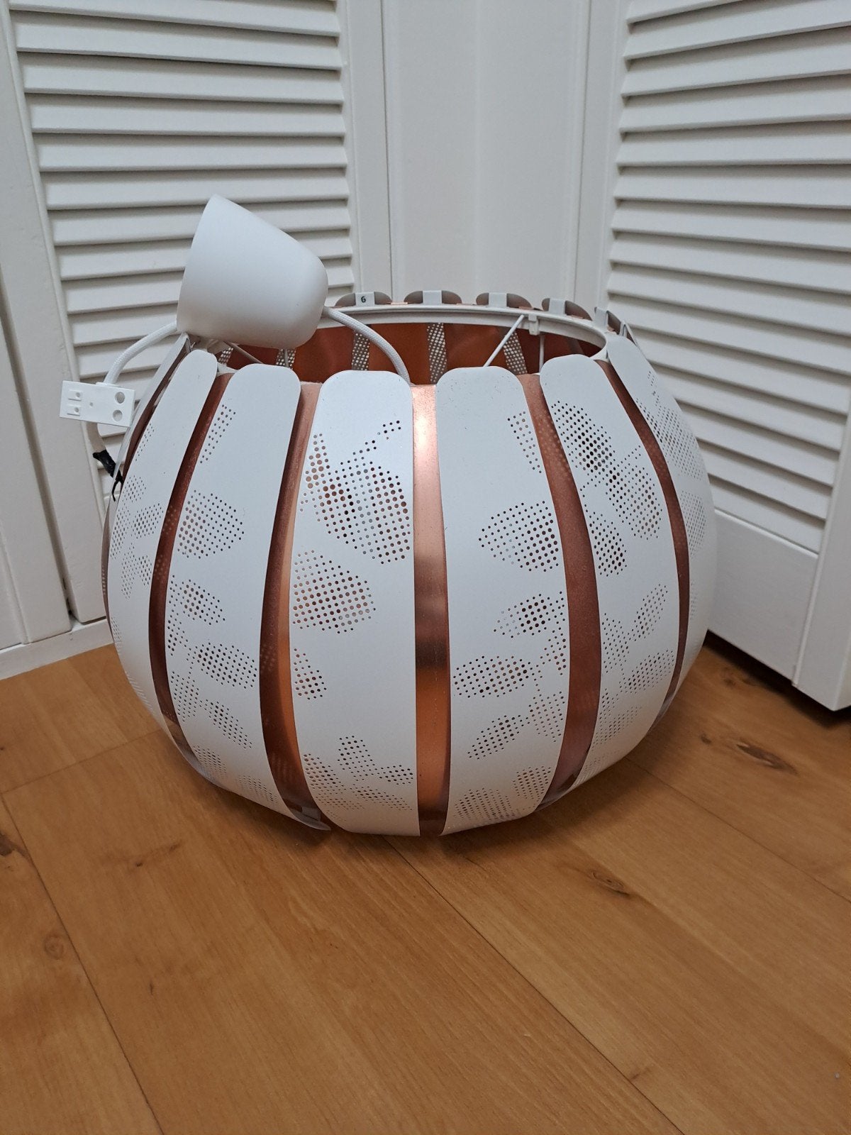 IKEA Overud Plafondlamp Wit Koper - Modern & Sfeervol, Huis en Inrichting, Zo goed als nieuw, Metaal, Minder dan 50 cm, Modern, Eigentijds
