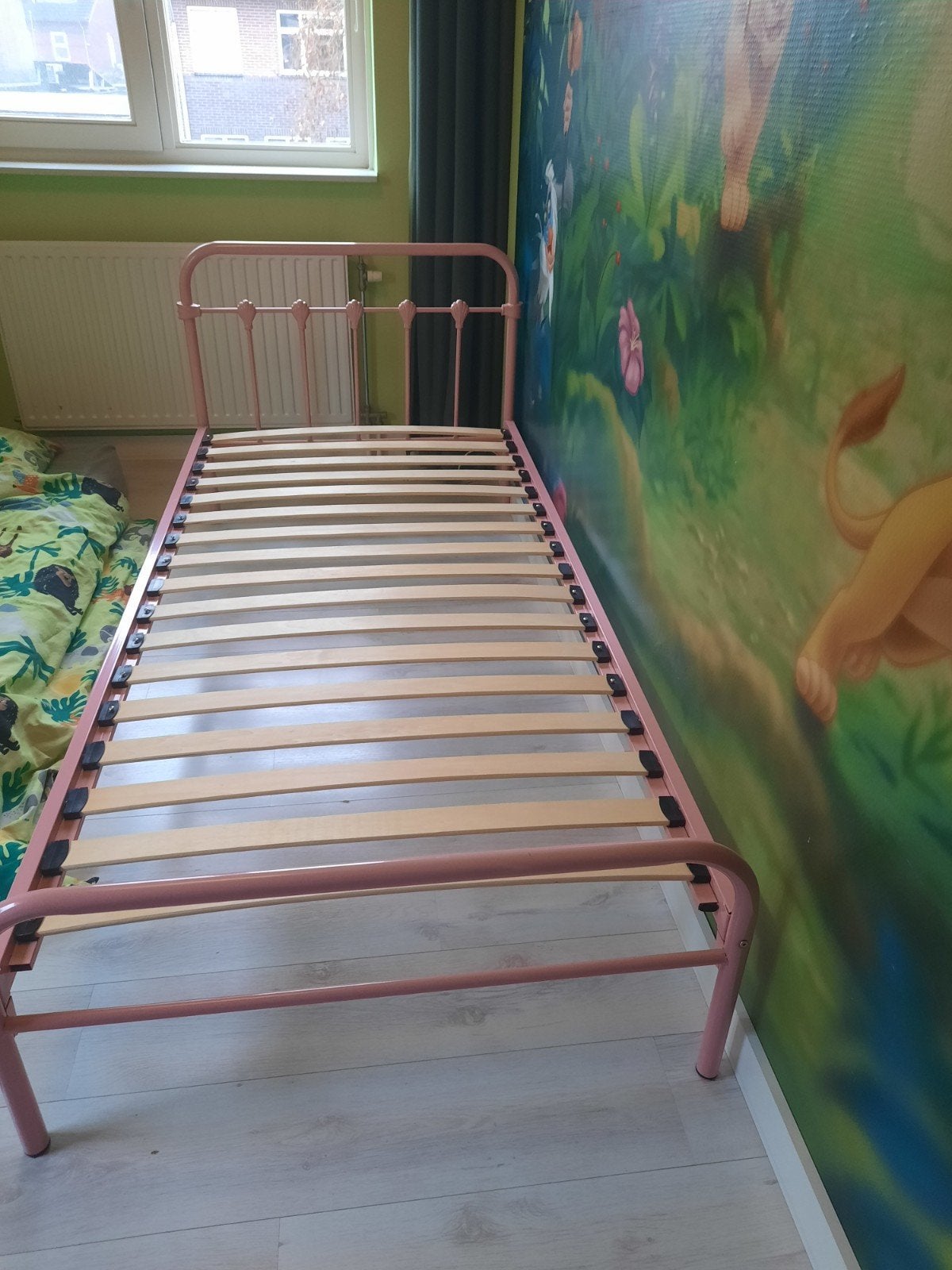 Leen Bakker bed, roze, Huis en Inrichting, Slaapkamer | Bedden, Ophalen, 90 cm, Metaal, Overige kleuren