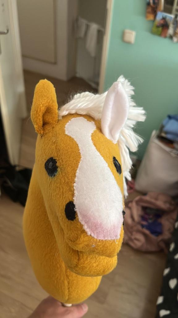 Stokpaardje geel met witte bles, Ophalen of Verzenden, Nieuw