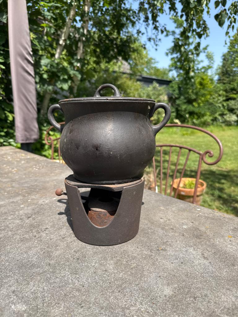 Antiek gietijzeren fonduepan met deksel, Ophalen of Verzenden