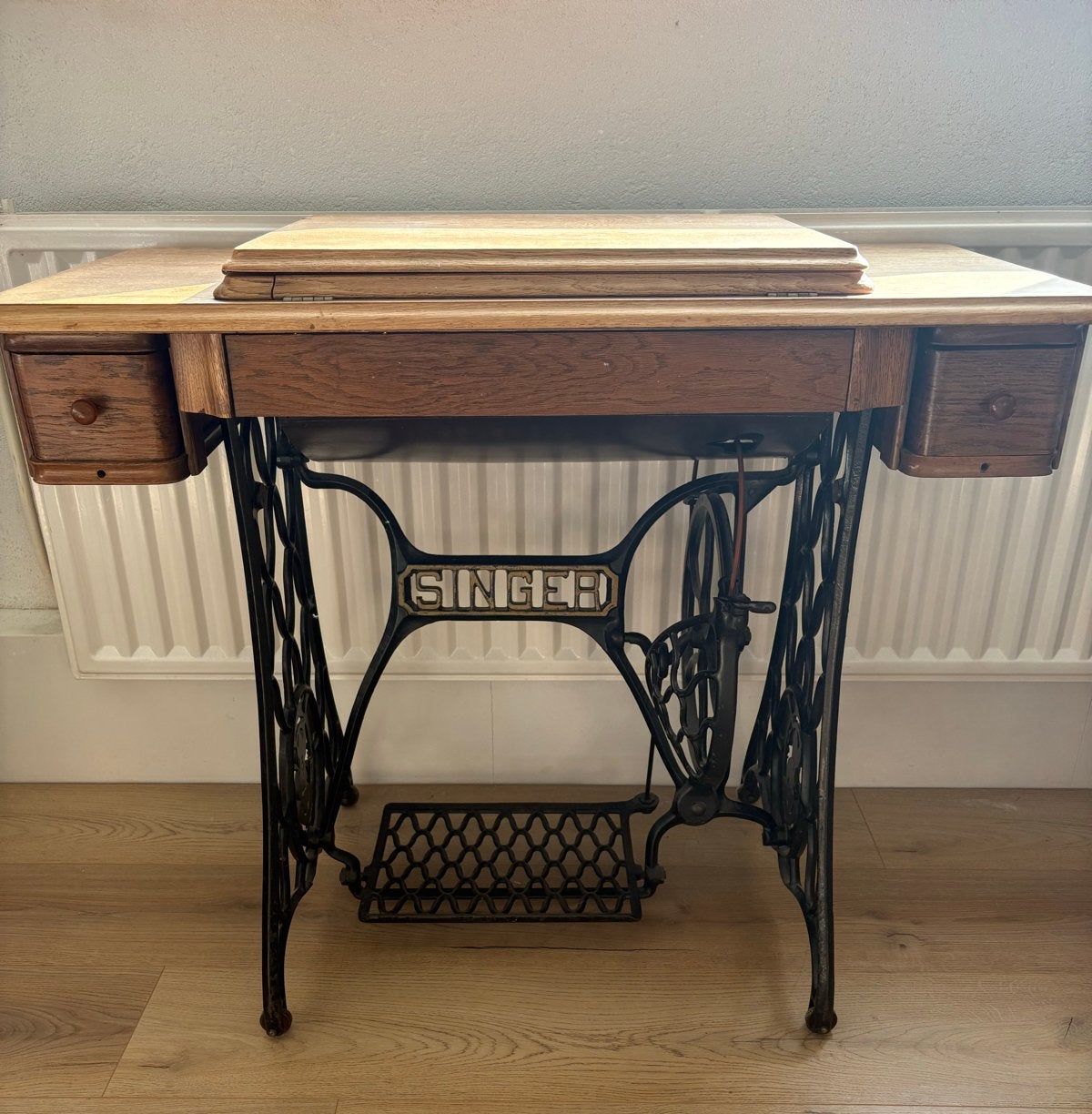 Antieke Singer Naaimachine met Houten Kast en Pedalen, Ophalen