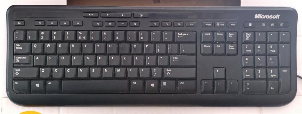 Microsoft Wired Keyboard 600 toetsenbord, Computers en Software, Toetsenborden, Gebruikt, Multimediatoetsen, Ophalen of Verzenden