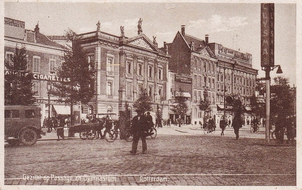 765B Rotterdam straatgezicht Coolsingel Erasmiaans Gymnasium, Ophalen of Verzenden, 1920 tot 1940, Ongelopen, Zuid-Holland