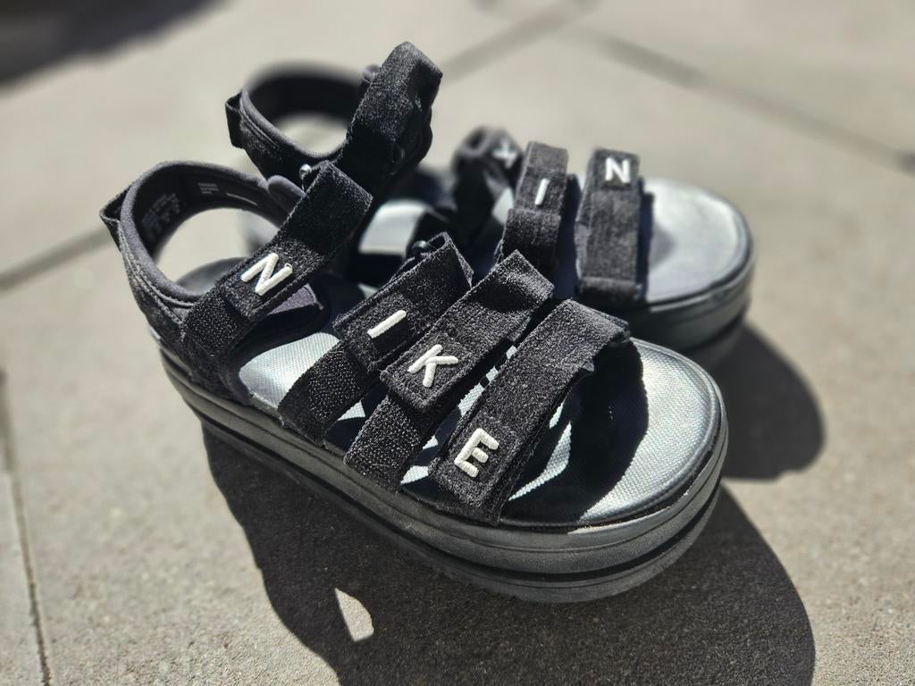 Nike Icon Classic SE Sandalen Dames Maat 39 Zwart, Zwart, Nike, Zo goed als nieuw, Sandalen of Muiltjes