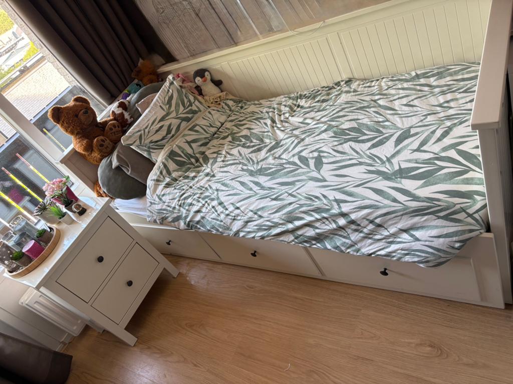 Ikea eenpersoonsbed Hemnes, Huis en Inrichting, Slaapkamer | Bedden, Ophalen, 90 cm, Eenpersoons, Wit