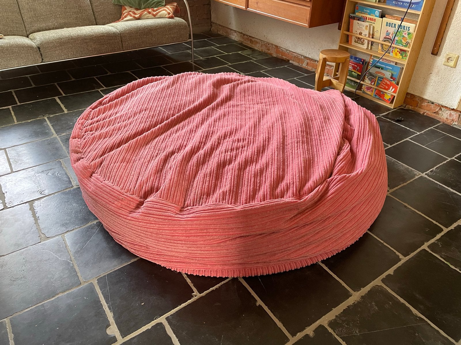 Grote zitzak (fatboy) roze ribfluweel 150cm merk Loungepug, Ophalen, Gebruikt, Roze, Zitzak