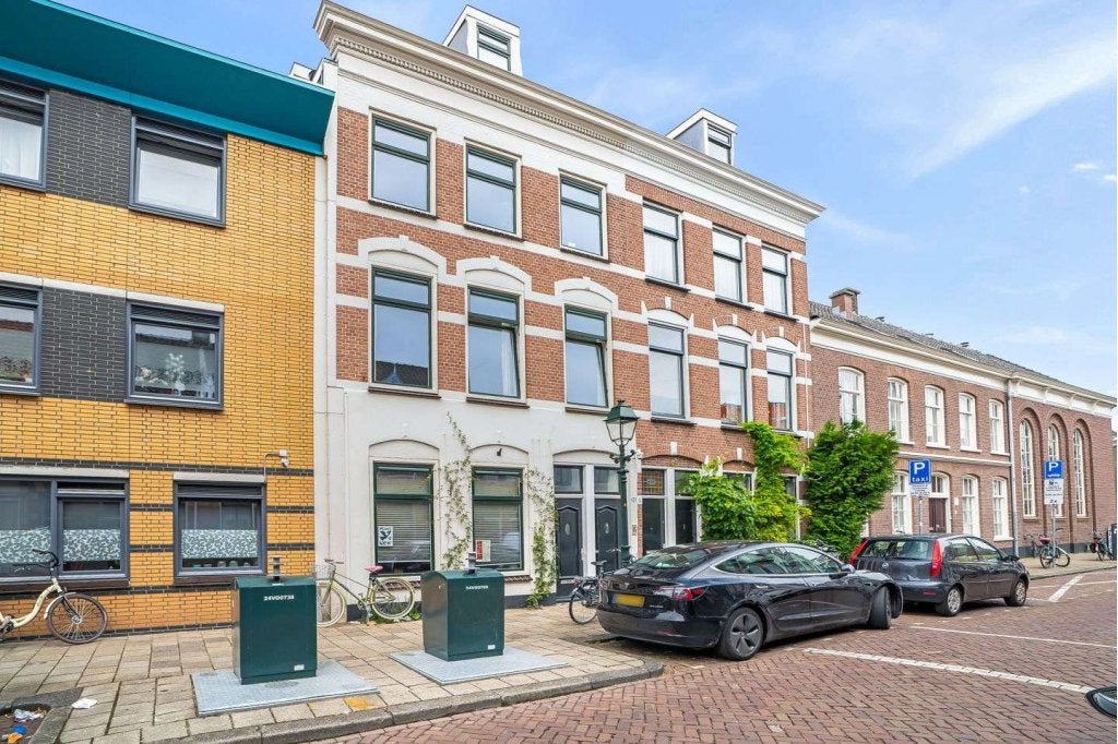 Den Haag, Chasséstraat, sfeervolle 2-k appartement, € 1.288, Den Haag, Den Haag, Direct bij eigenaar, 2 kamers
