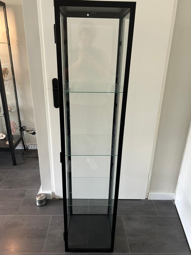 Vitrinekast zwart, Ophalen, 50 tot 100 cm, Zo goed als nieuw, Minder dan 100 cm