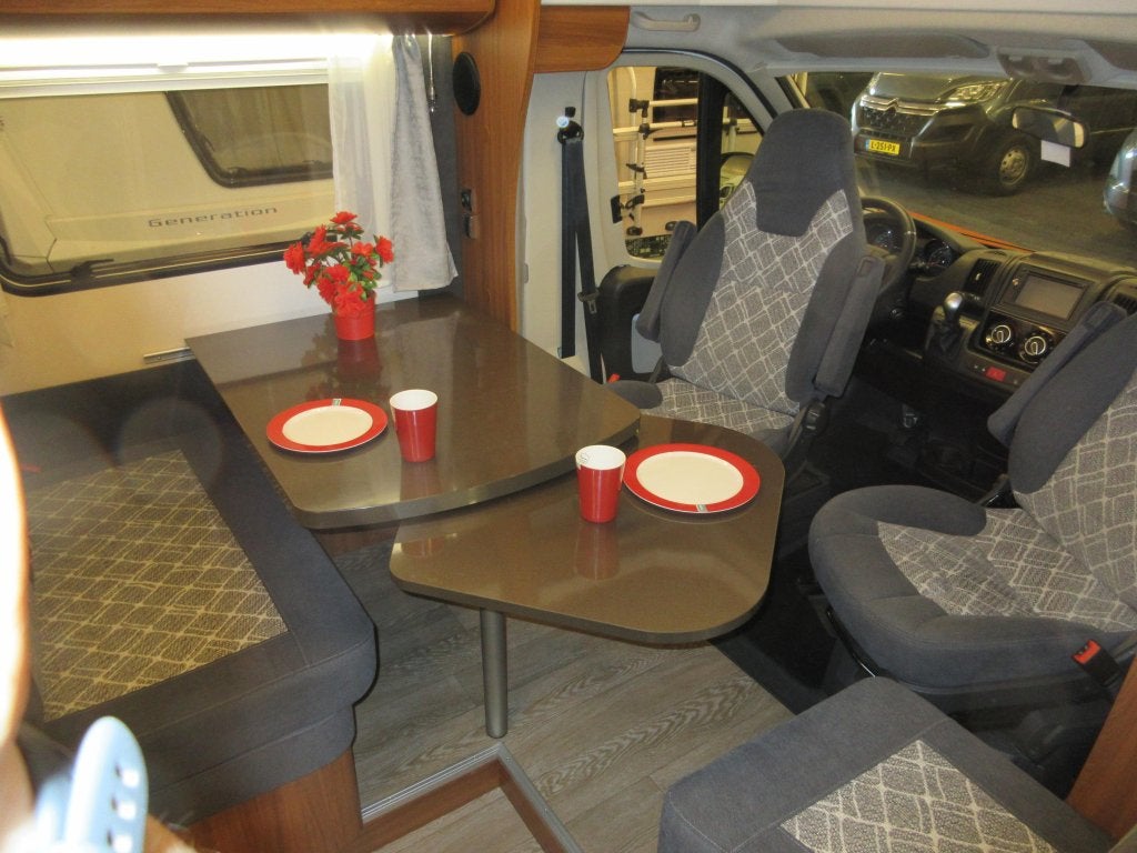 Hobby Optima De Luxe 65 GE AUTOMAAT ENKELE BEDDEN, Caravans en Kamperen, Automaat, Luifel, Hordeur, Ringverwarming