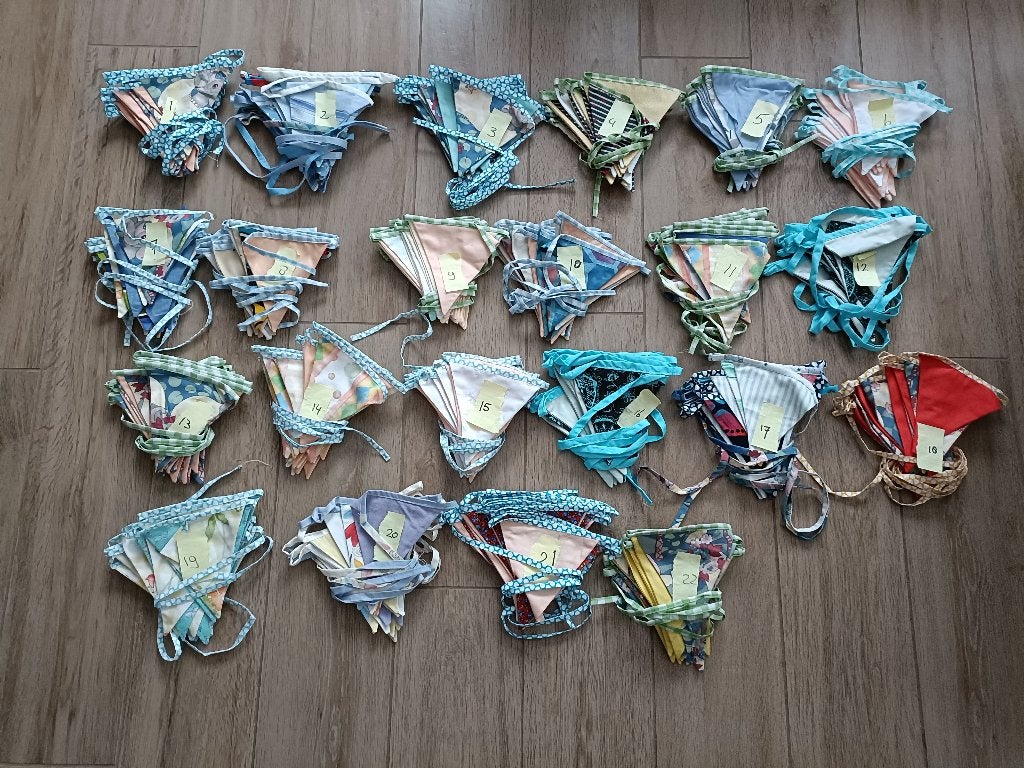 BIJNA GRATIS!! Stoffen vlaggen lint feest slinger 8 mtr (12), Ophalen of Verzenden, Nieuw, Versiering, Overige