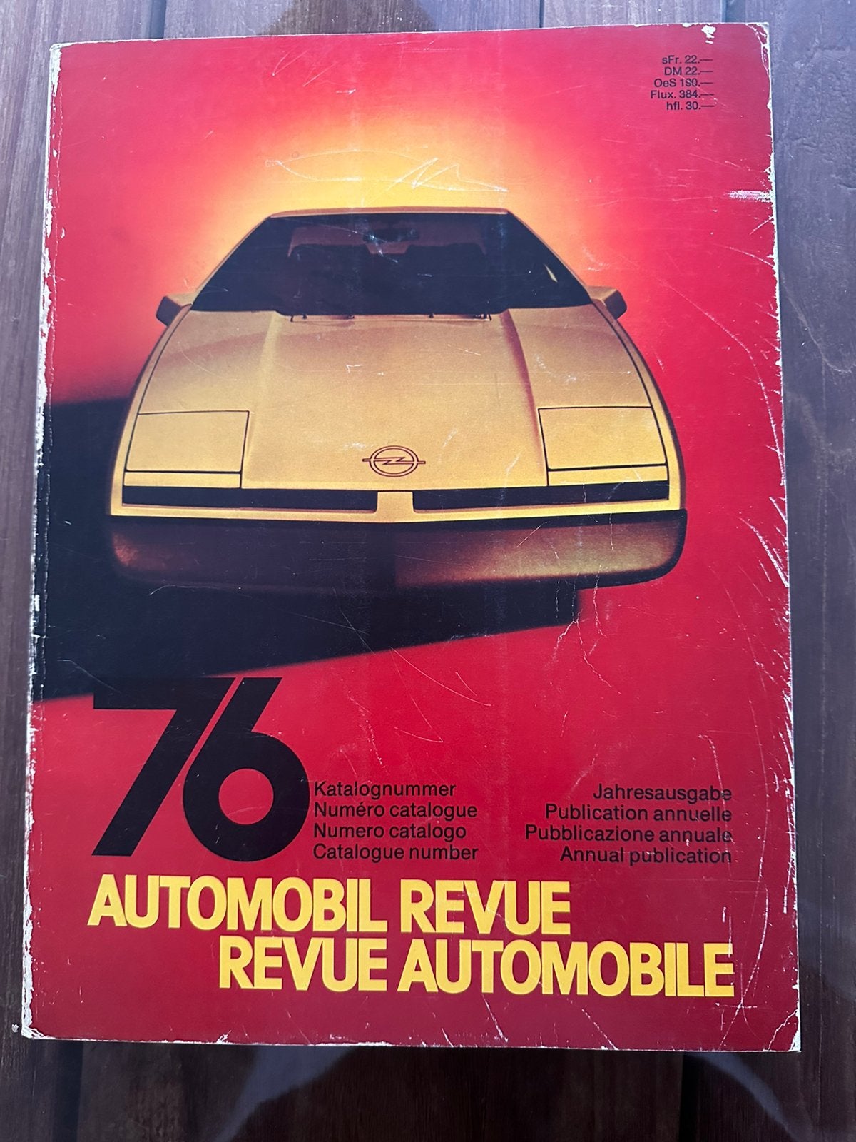 Automobil Revue 1976 jaarboek met alle merken en modellen, Ophalen of Verzenden, Gelezen, Algemeen