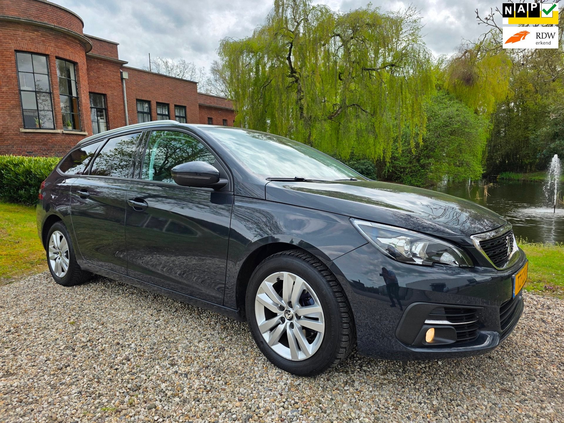 Peugeot 308 SW 1.2 PureTech Blue Lease Executive, Auto's, Peugeot, Voorwielaandrijving, Gebruikt, Euro 6, 1199 cc