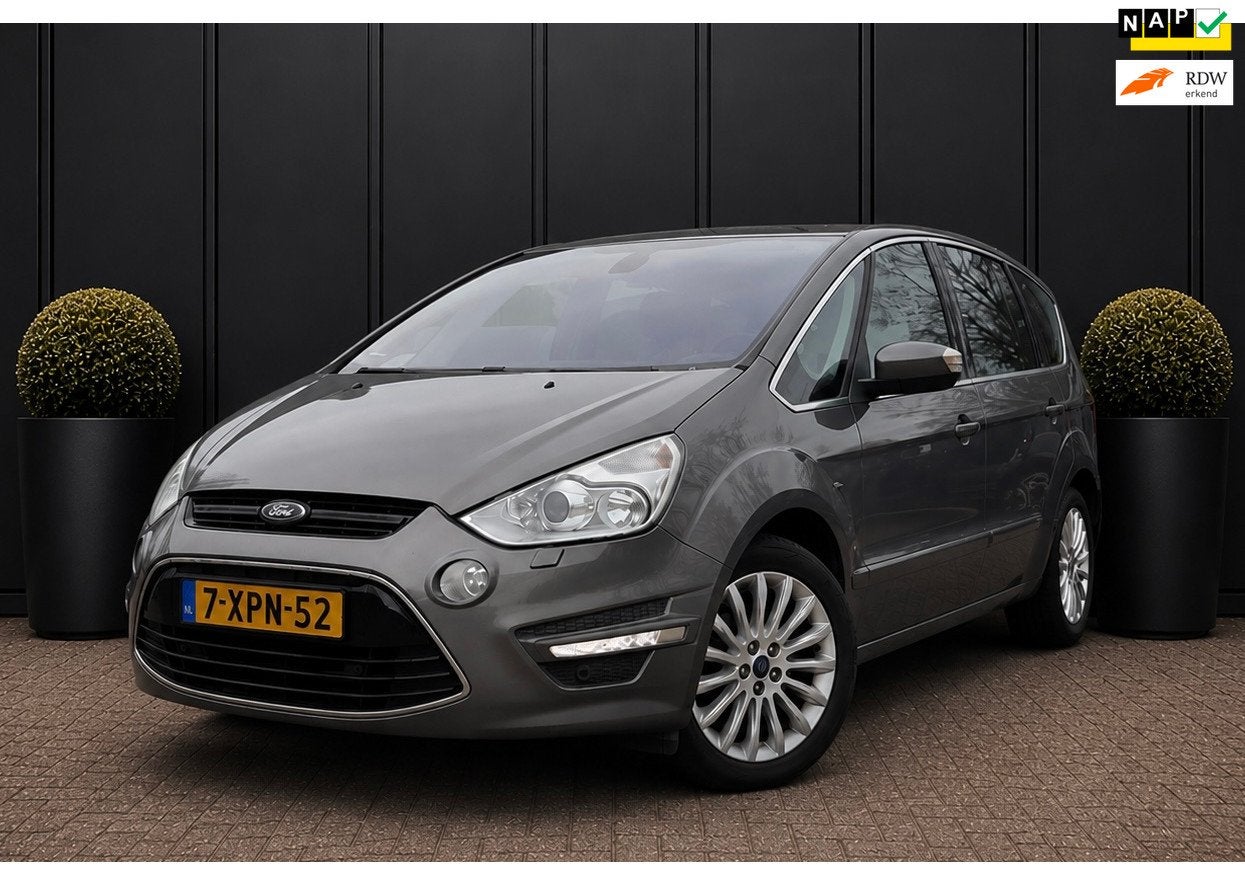 Ford S-Max 1.6 EcoBoost Titanium 7p. NAVI PANORAMA DAK CAMER, Auto's, Ford, Voorwielaandrijving, Gebruikt, 4 cilinders, Bruin