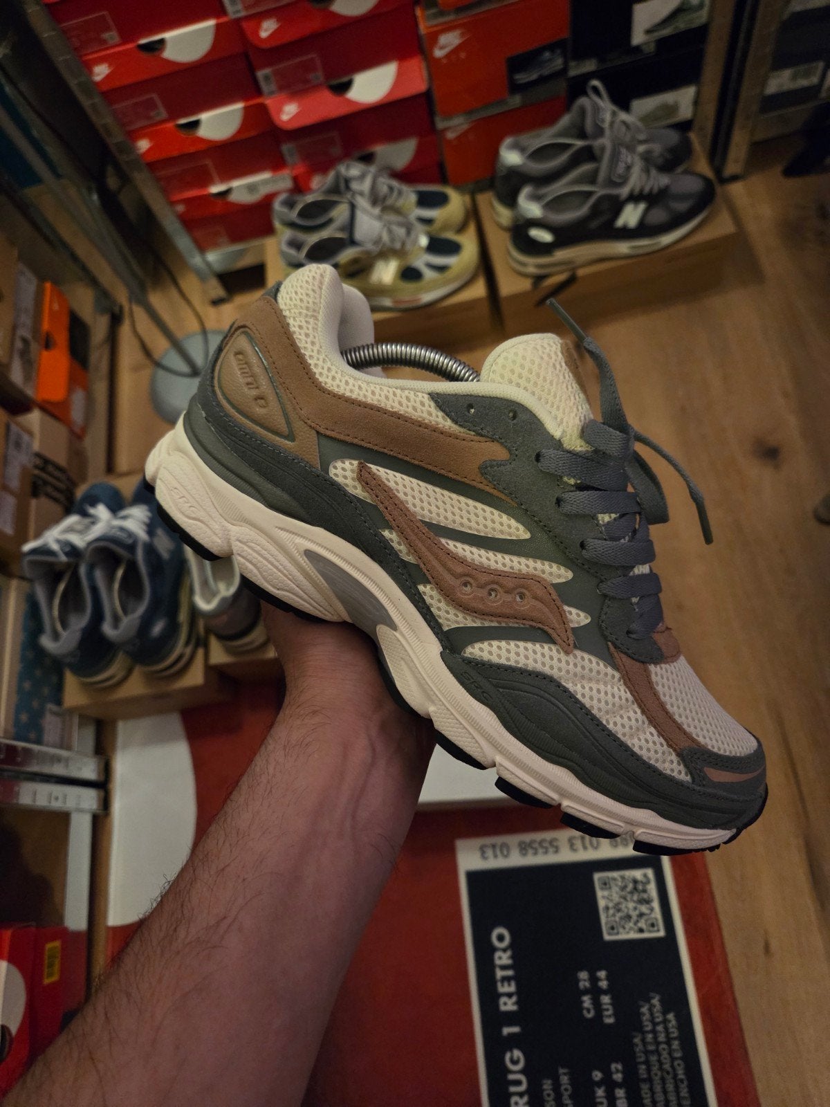 Saucony progrid omni 9 'Cream Green' maat 44, Ophalen of Verzenden, Nieuw, Overige kleuren
