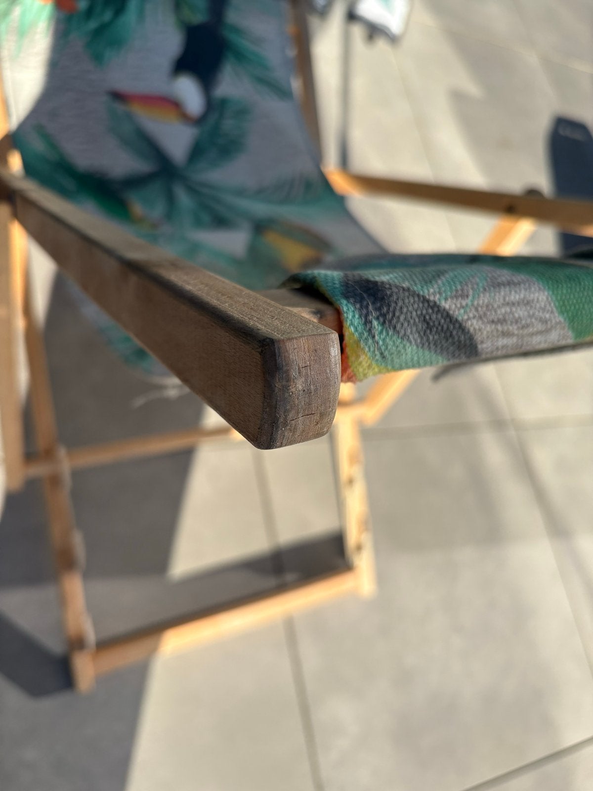 Houten strandstoel met tropische print