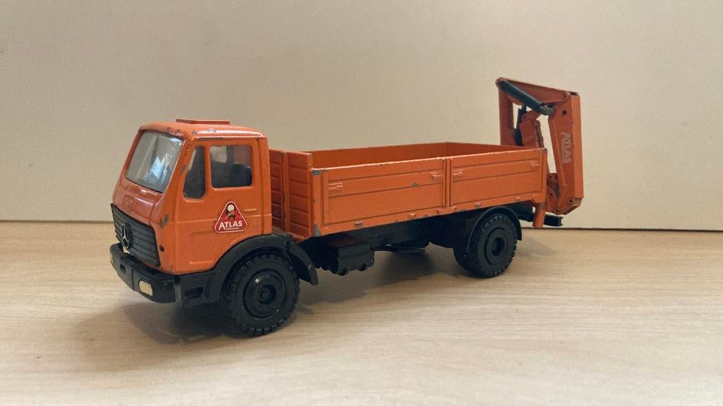Atlas vrachtwagen met kraan, Hobby en Vrije tijd, Modelauto's | 1:50, Ophalen of Verzenden, Gebruikt, Overige merken