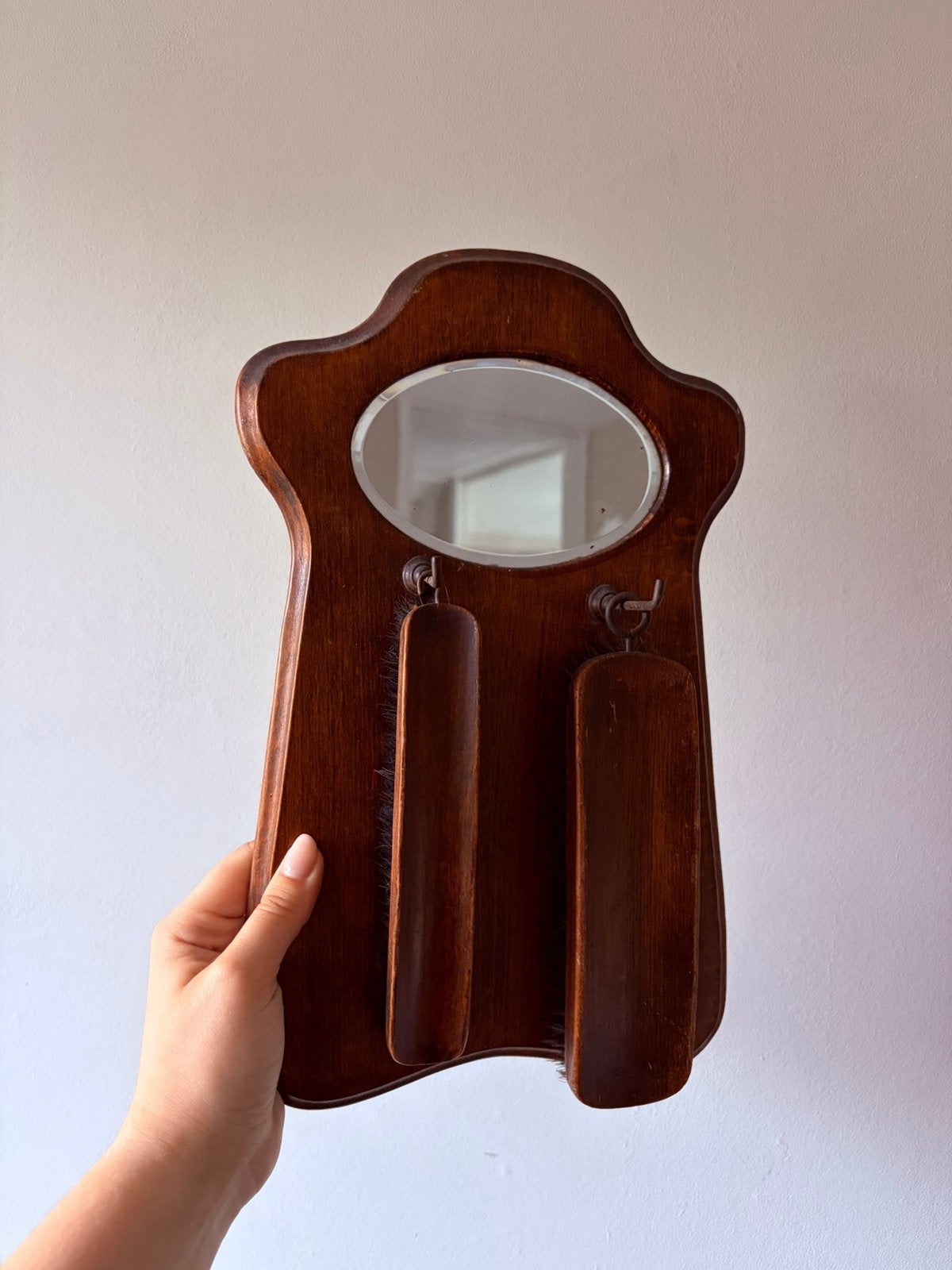 Vintage houten muur spiegeltje met borstels, Ophalen of Verzenden, Overige vormen, Minder dan 50 cm, Minder dan 100 cm