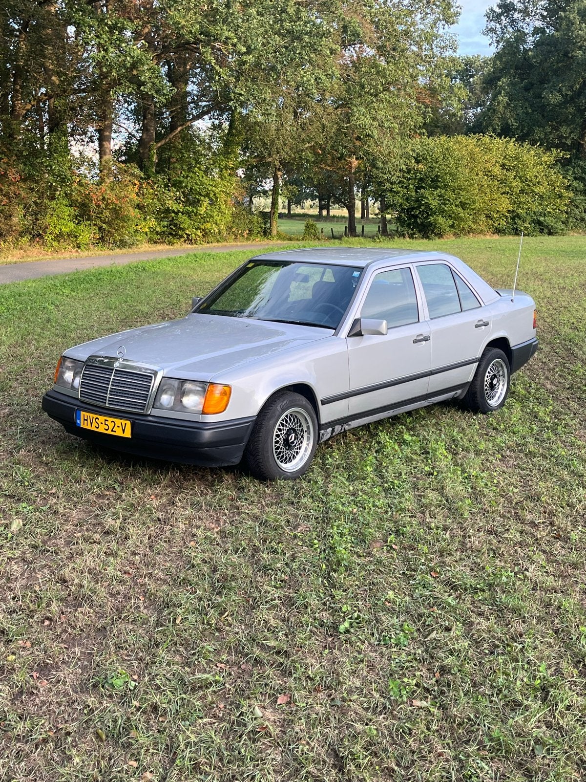 Mercedes w124 230e ABS net een ton gelopen, Auto's, Automaat, Zwart, 4 cilinders, 2299 cc