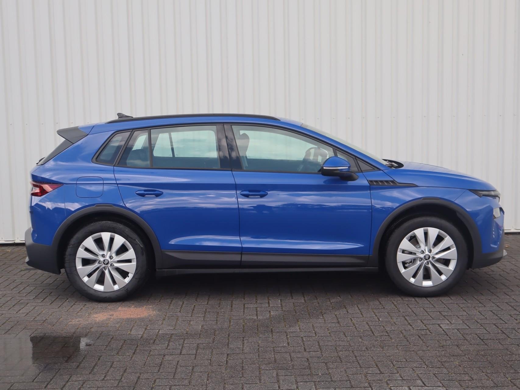 Skoda Elroq 50 170pk Selection | Climate Control | 19" Velge, Zwart, Blauw, Parkeersensor, Nieuw