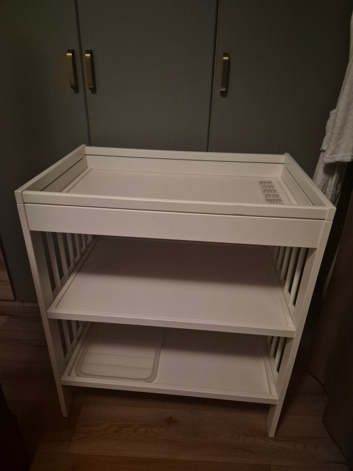 Witte commode met 2 planken (Ikea Gulliver), Ophalen, Gebruikt, 50 tot 70 cm, 75 tot 100 cm
