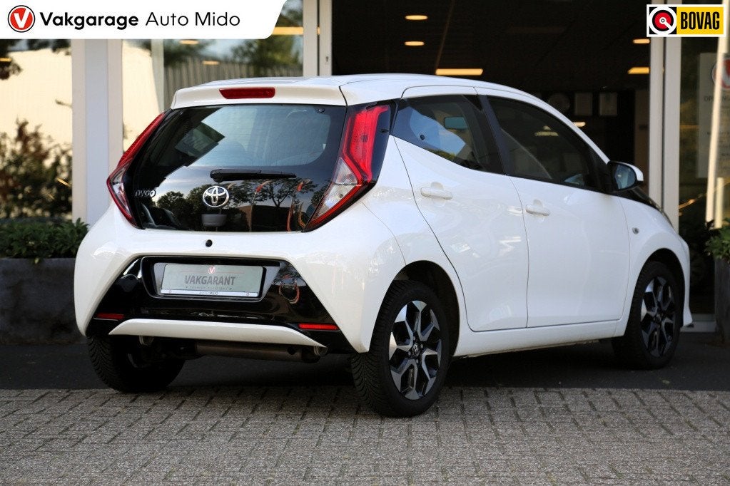 Toyota Aygo 1.0 VVT-i AUTOMAAT X-play club (bj 2019), Auto's, Automaat, Gebruikt, 4 stoelen, Wit