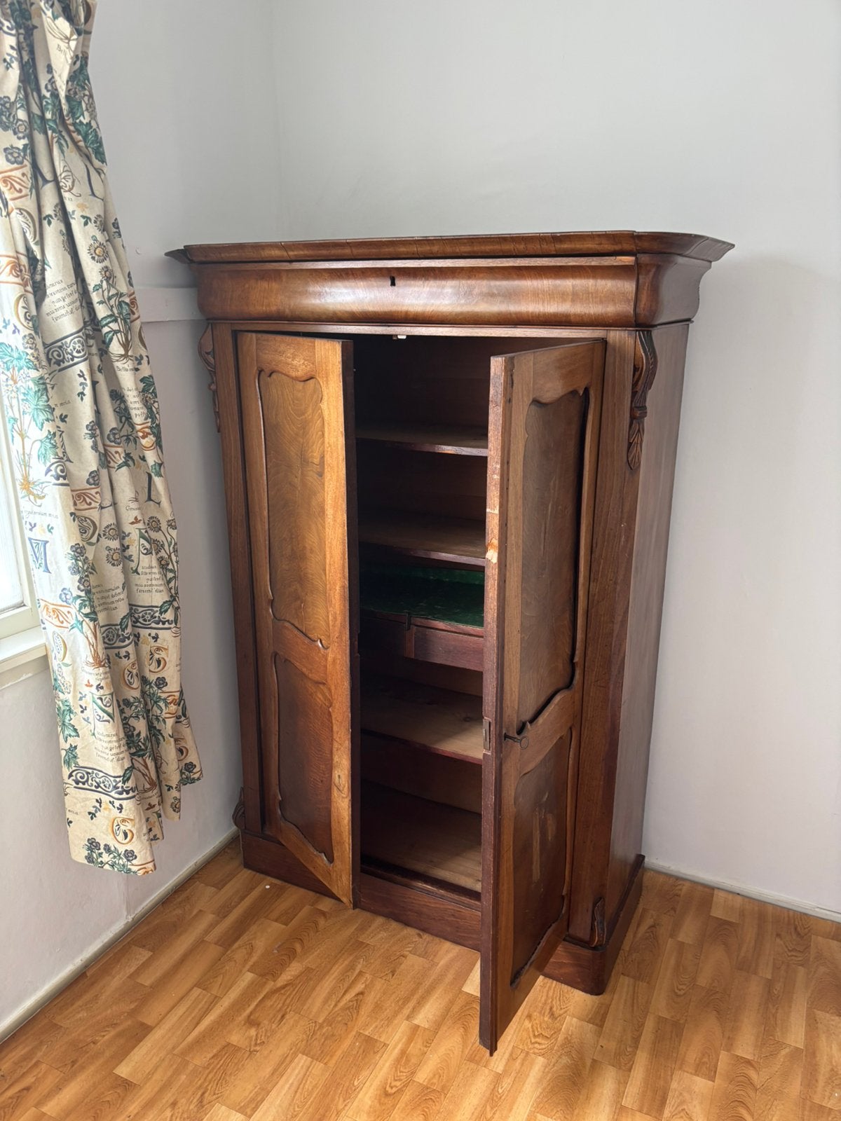 Antieke zware massieve houten kast, Ophalen