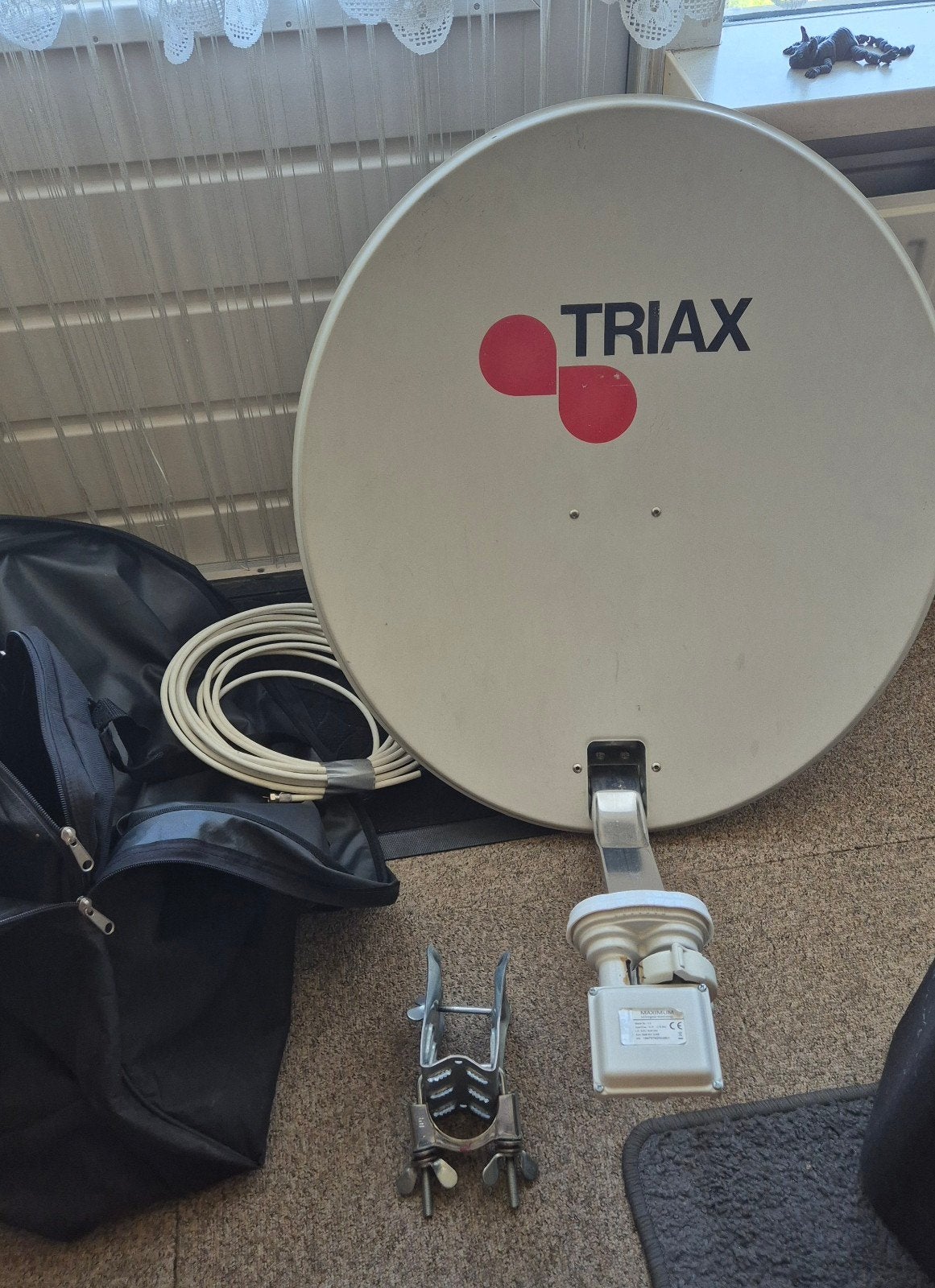 Triax schotelantenne met LNB en draagtas, Ophalen, Gebruikt, (Schotel)antenne, Overige merken