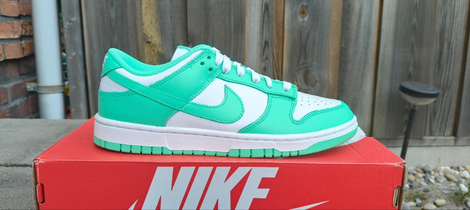 Nike Dunk Low W ' Glow Green ' Sneakers - SB, Kleding | Dames, Schoenen, Overige kleuren, Nike, Nieuw, Ophalen of Verzenden