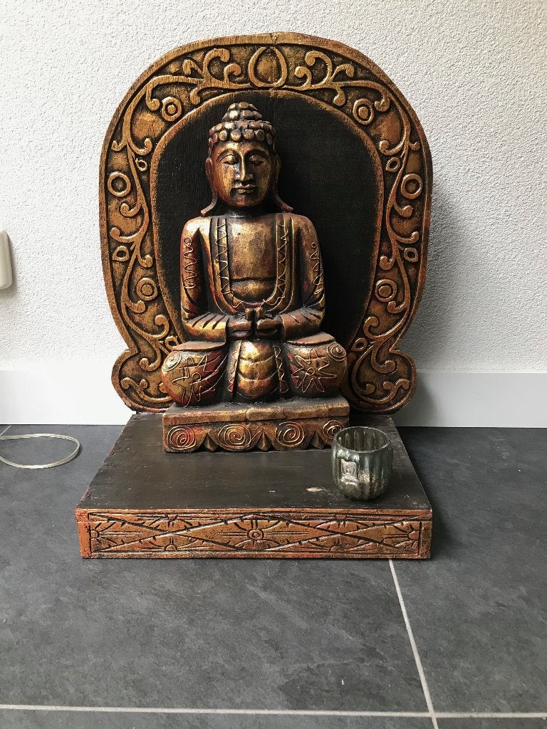 Houtsnijwerk boeddha in altaar handwerk, Verburgt Vintage, Gouden accenten, Nieuw, Ophalen of Verzenden