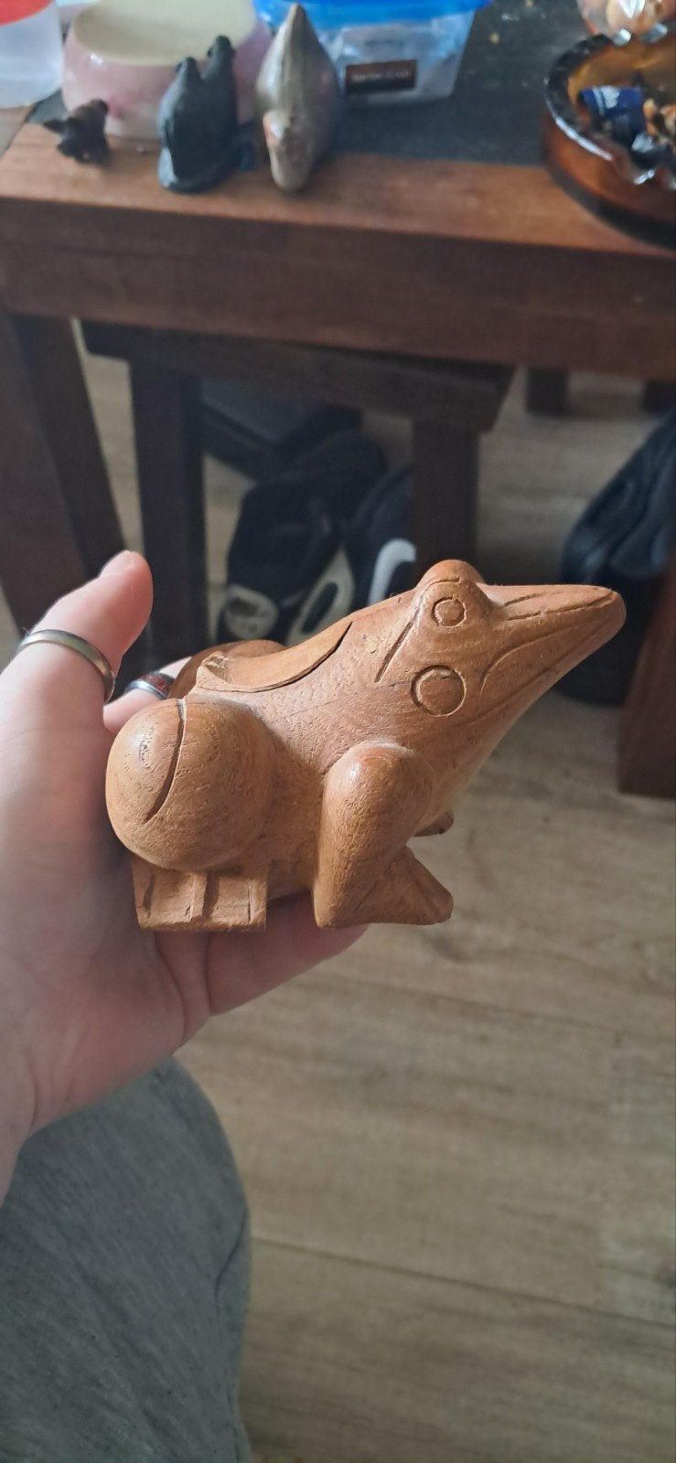 Houten kikker beeldje - handgesneden, Antiek en Kunst, Overige onderwerpen, Houtsnijwerk, Minder dan 20 cm, Ophalen of Verzenden
