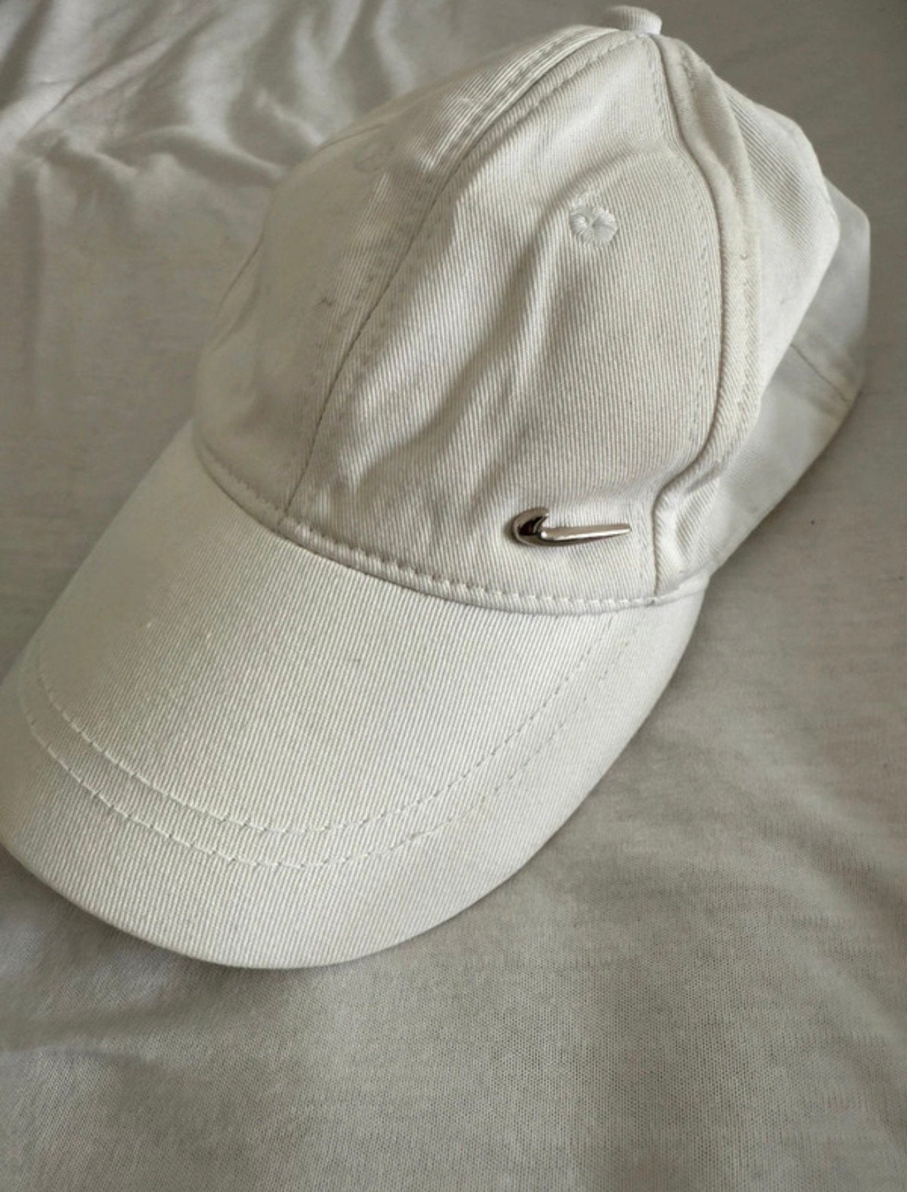 Witte Nike Dry-Fit Club Pet, Kleding | Heren, Hoeden en Petten, Ophalen of Verzenden, Nieuw, One size fits all, Pet