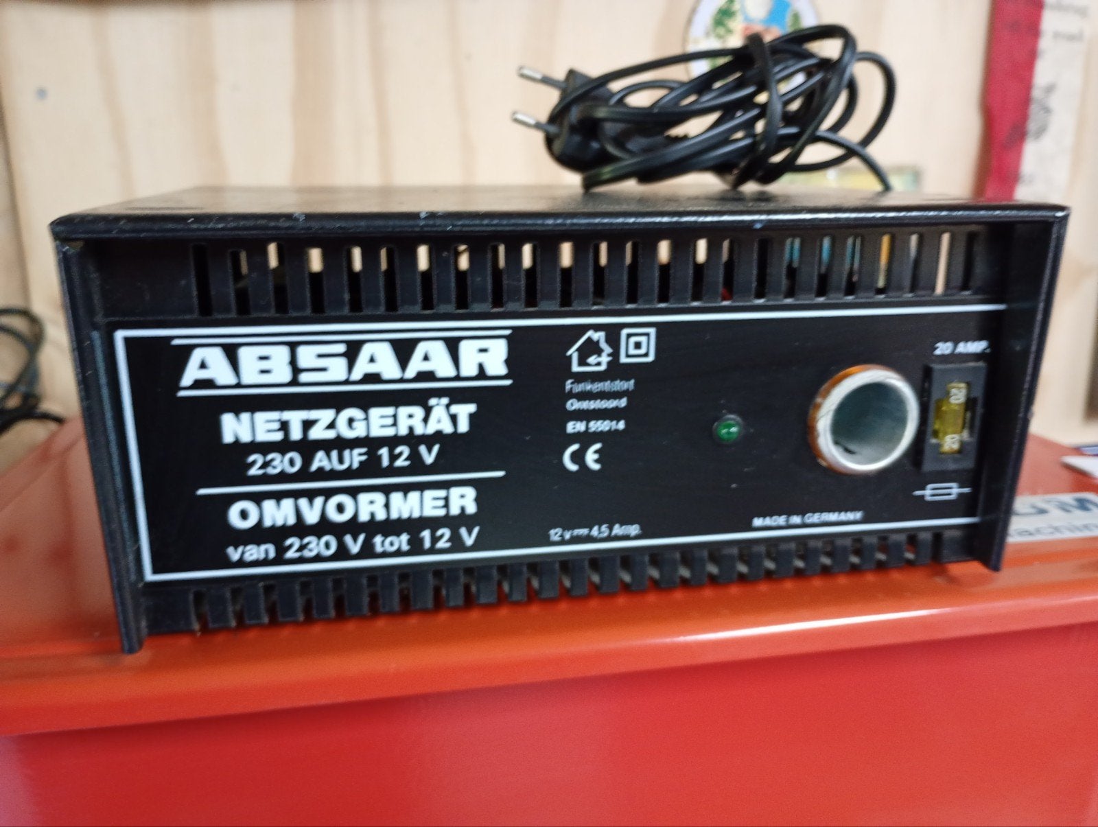 Z.g.a.n. 230V naar 12V trafo met sigaretten aansteker plug, Ophalen, Zo goed als nieuw