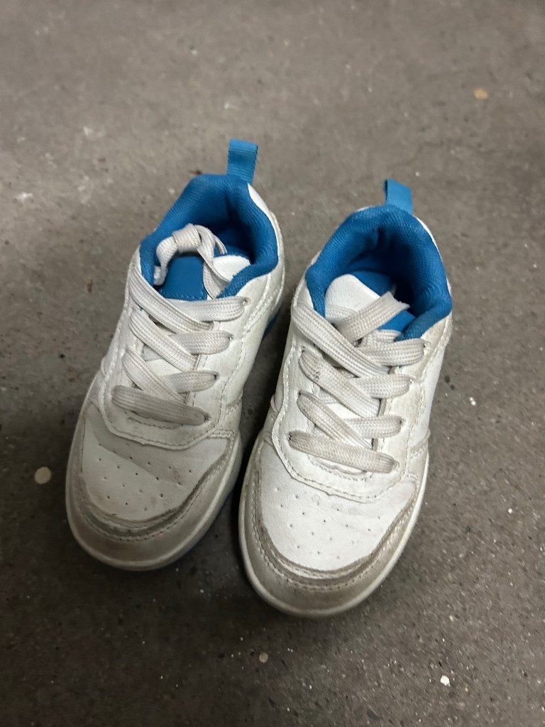 Sneakers maat 24, Kinderen en Baby's, Kinderkleding | Schoenen en Sokken, Jongen of Meisje, Schoenen, Ophalen of Verzenden, Zo goed als nieuw