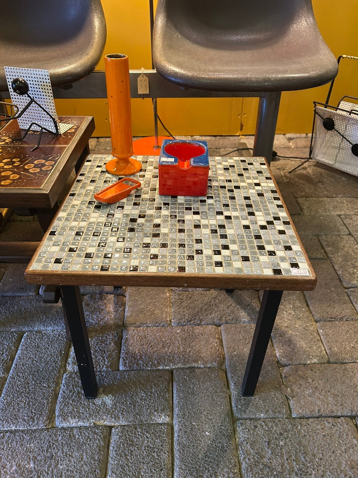 Vintage jaren 60/70 zwart witte tegel side table, Ophalen, Huis en Inrichting