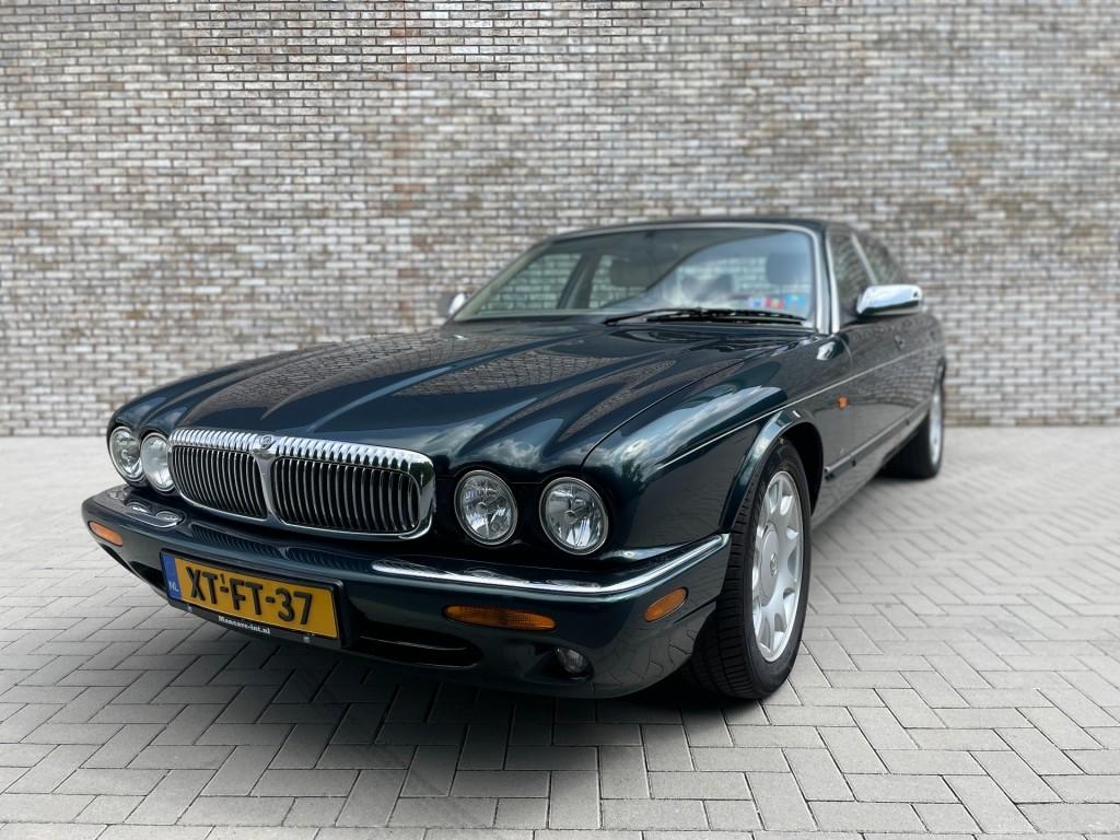 Daimler SUPER V8 Supercharged V8 4.0 Liter Sedan RDW/Automaa, Auto's, Achterwielaandrijving, Gebruikt, 1770 kg, Met garantie (alle)