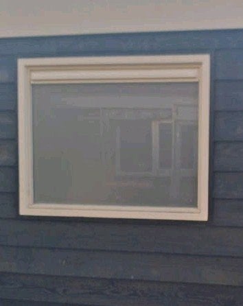 Gebruikt kozijn met matglas - 122x97 cm, Doe-het-zelf en Verbouw, Ophalen, Gevelraam of Ruit, Gebruikt, 80 tot 120 cm