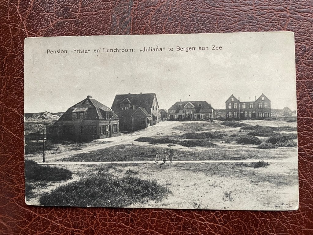 ak van Bergen aan Zee ; Pension Frisia en Lunchroom Juliana., Verzenden, 1920 tot 1940, Noord-Holland