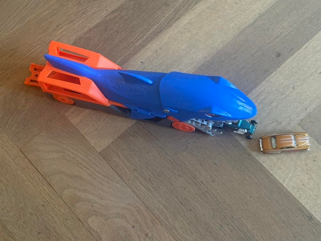 Hot Wheels haai met twee auto's, Ophalen of Verzenden, Gebruikt