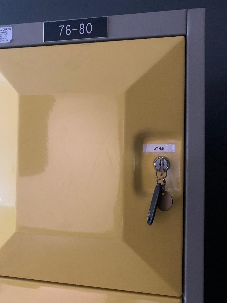 Sonesto locker p-10-s geel, Ophalen, Gebruikt