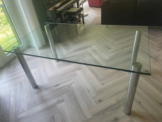 Glazen eetkamertafel in zeer goede staat, Huis en Inrichting, Tafels | Eettafels, Ophalen, Zware chroom tafelpoten ( rond) en zwaar glazen blad