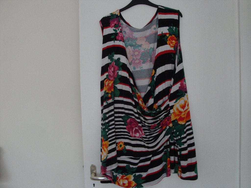 Zwart met wit gestreepte top met gekleurde bloemen. Maat 50., Kleding | Dames, Ophalen of Verzenden, Zo goed als nieuw, Meerkleurig