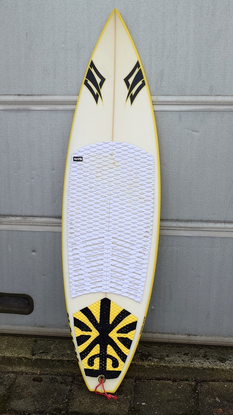 Naish Custom LE 5'10" Shortboard - als nieuw, Ophalen of Verzenden, Zo goed als nieuw, Shortboard, Met koord