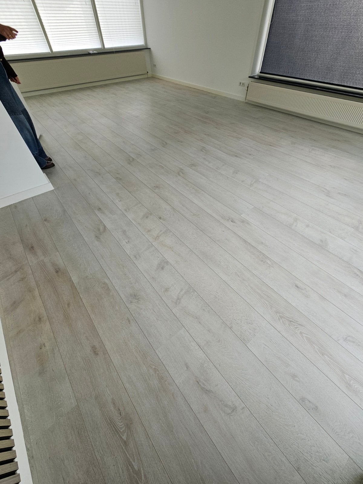 Witgrijze houtlook